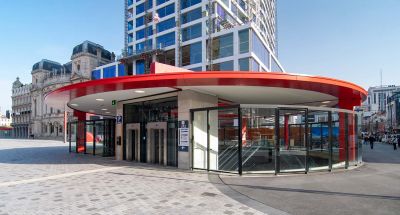 Elegant inkompaviljoen herbergt ondergronds mobiliteitscomplex